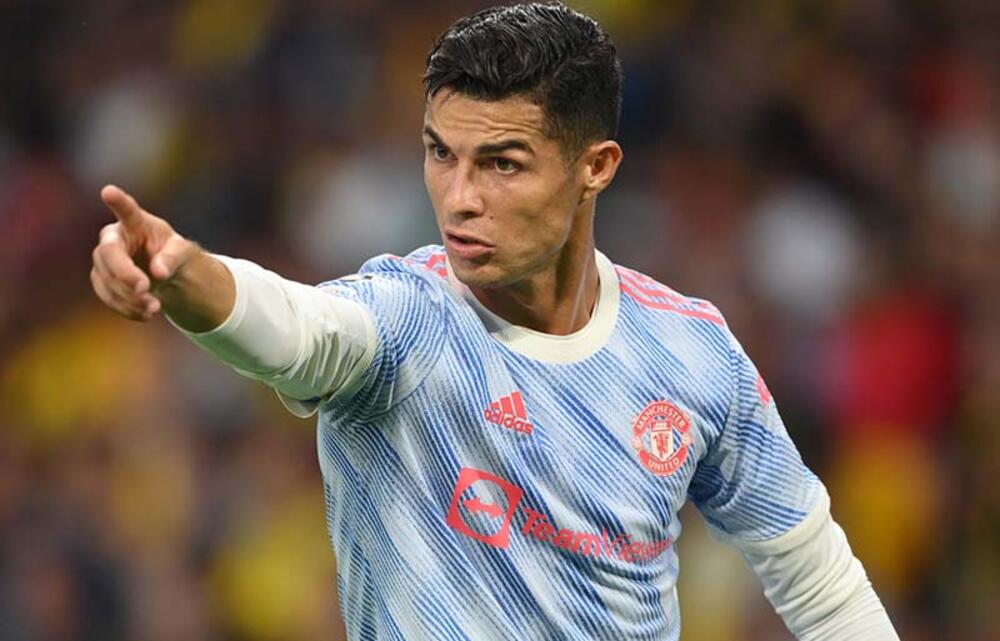 監督 C ロナウド再び 途中交代後にベンチから指示を出す姿に反響 監督3人はずるい 超ワールドサッカー