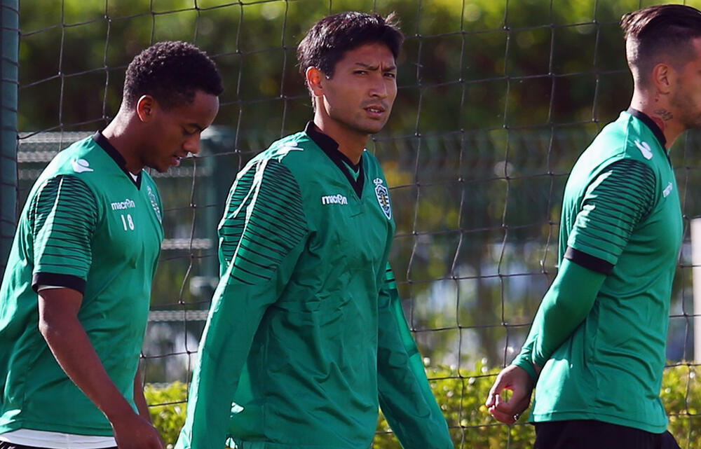 田中順也　サイン入り　スパイク サッカー スポルティング 田中順也 ユニフォーム
