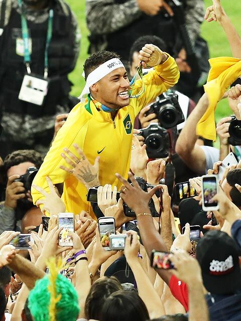 サッカーの王様 ブラジルの金メダル獲得に歓喜 マラカナンで新たな歴史が刻まれた 超ワールドサッカー