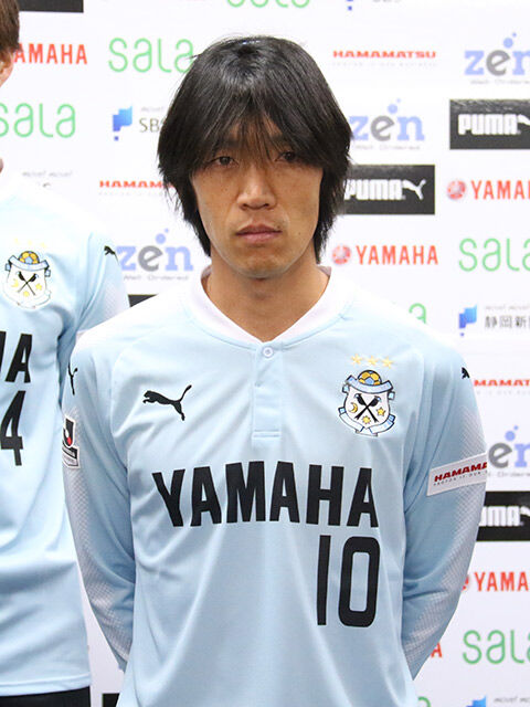 トリコロールからサックスブルーに染まったmf中村俊輔 ジュビロイズムを身体に 超ワールドサッカー