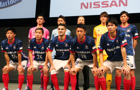 マリノスのために全力で戦う 新加入選手がファン サポーターに向け挨拶 超ワールドサッカー