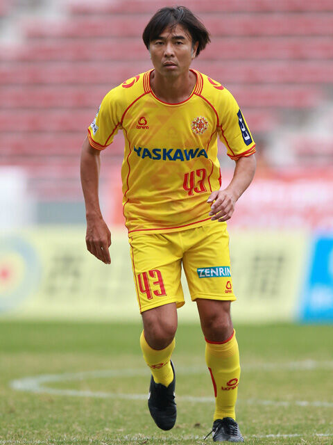 J2復帰を目指す北九州がmf本山雅志 Mf安藤由翔と契約更新 超ワールドサッカー