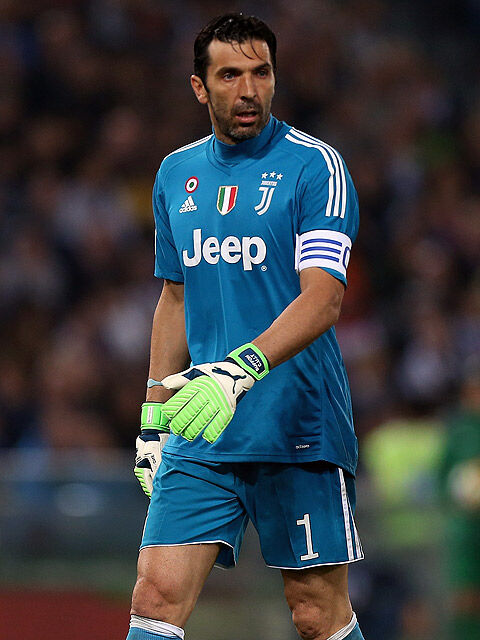 ユーベ退団のブッフォン Psgが獲得に本気 10億円 主将の座を用意か 超ワールドサッカー