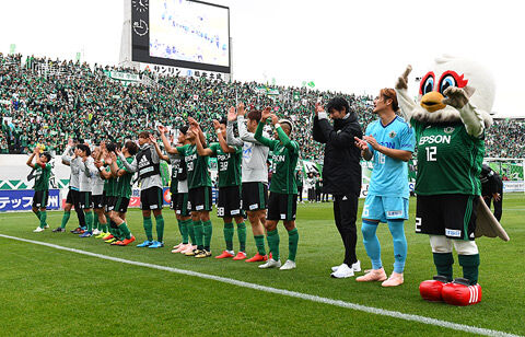 満員のサポーターの前でj2優勝 J1昇格へ 松本 最終節徳島戦ホーム側チケット完売 超ワールドサッカー