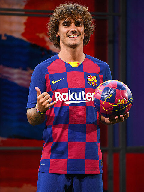 バルセロナの入団会見に臨んだグリーズマン すべてのトロフィーを獲得したい 超ワールドサッカー