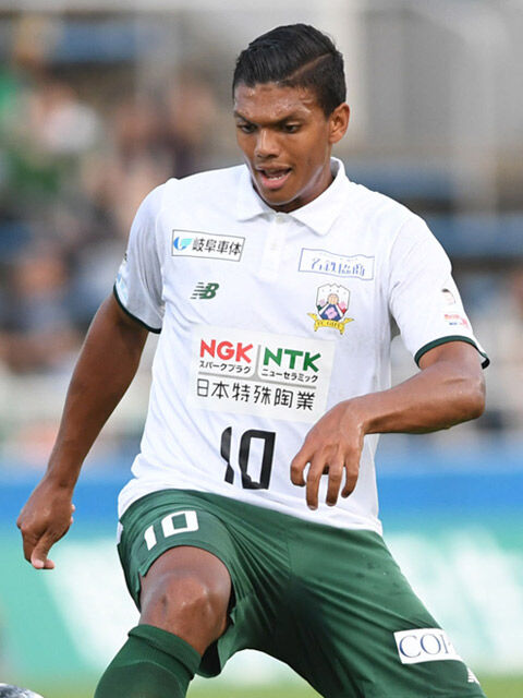 岐阜退団の元ニュージーランド代表fwライアン デ フリースがアイルランド1部クラブに加入 超ワールドサッカー