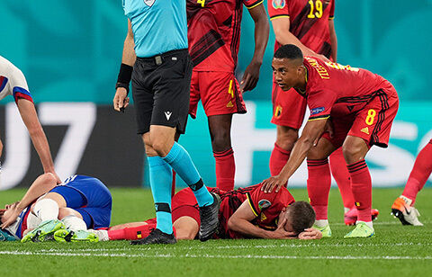 ベルギー代表wbカスターニュがユーロ終了 ロシア戦で眼窩の二重骨折 超ワールドサッカー