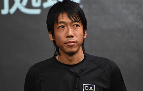 後輩だけど人間的に先輩みたいな感じもある パンサー尾形が中大の後輩 中村憲剛と2ショットを披露 共にサッカー部ob 超ワールドサッカー