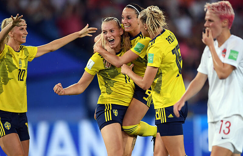 スウェーデン 堅守速攻に守護神pkストップでカナダに競り勝ってベスト8進出 女子w杯 超ワールドサッカー