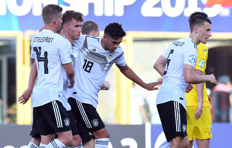 アミリ ワルドシュミット2発のドイツが進撃ルーマニアに競り勝ち連覇に王手 U 21欧州選手権 超ワールドサッカー