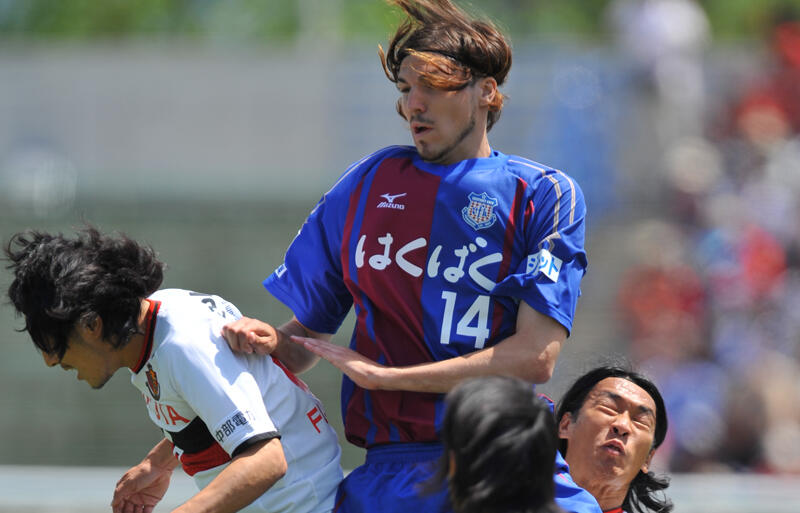 元日本代表fwハーフナー マイクが古巣 甲府のキャンプに練習生として参加 かつてのj2得点王 超ワールドサッカー
