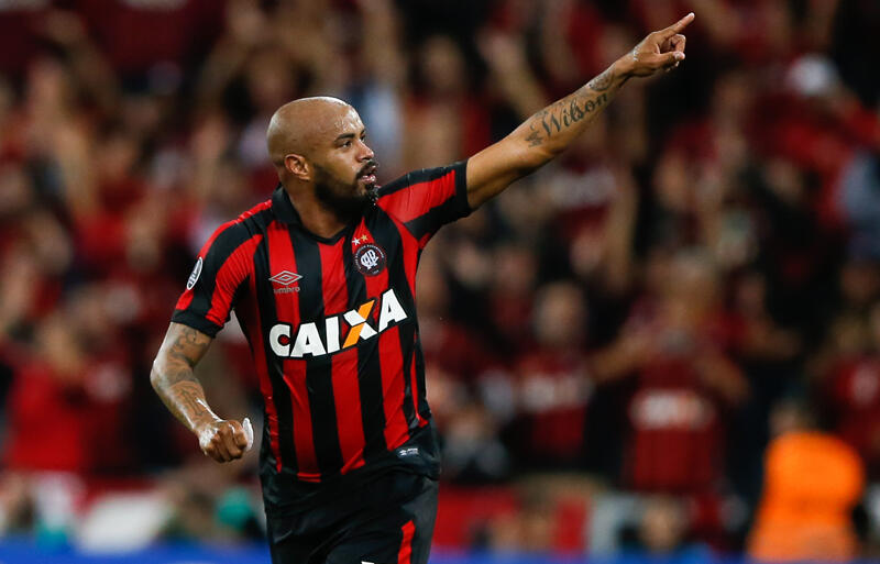 ドーピング問題に巻き込まれたブラジル人dfチアゴ エレーノに日本クラブがオファー 代理人を交えて交渉とも 超ワールドサッカー