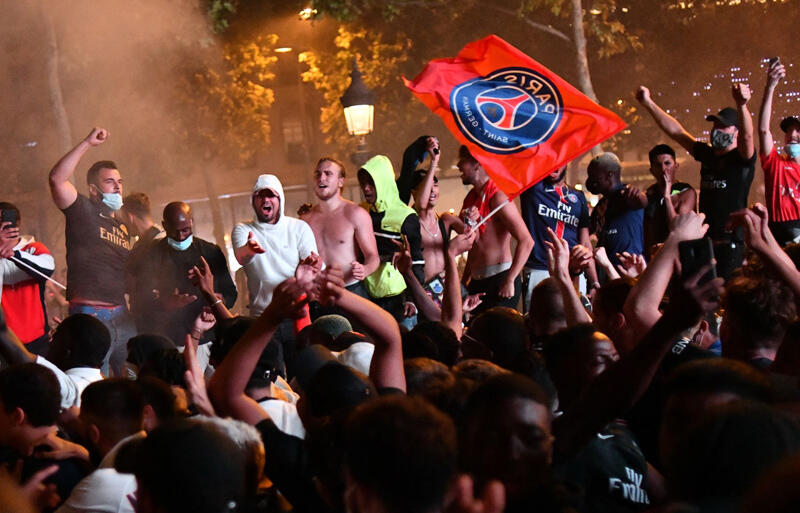 Psgサポーターを守るため 警察がマルセイユでのユニフォーム着用禁止命令も 批判に遭い撤回 超ワールドサッカー