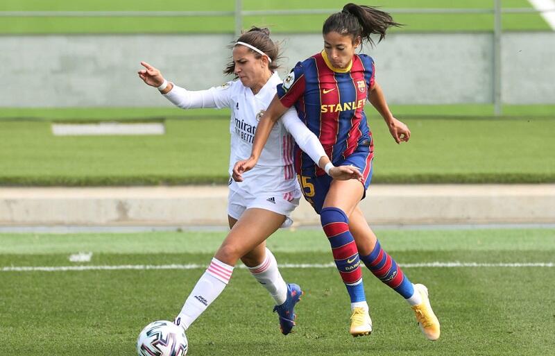 スペイン女子リーグで初の エル クラシコ が実現 バルセロナが昨季王者の貫禄を見せつける 超ワールドサッカー