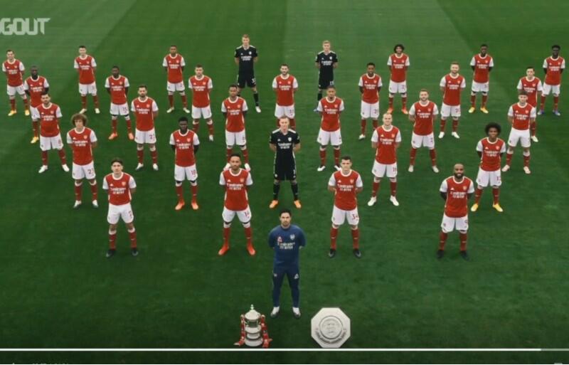 アーセナルがファーストチーム全員の集合写真を公開 そこにエジルの姿は 超ワールドサッカー