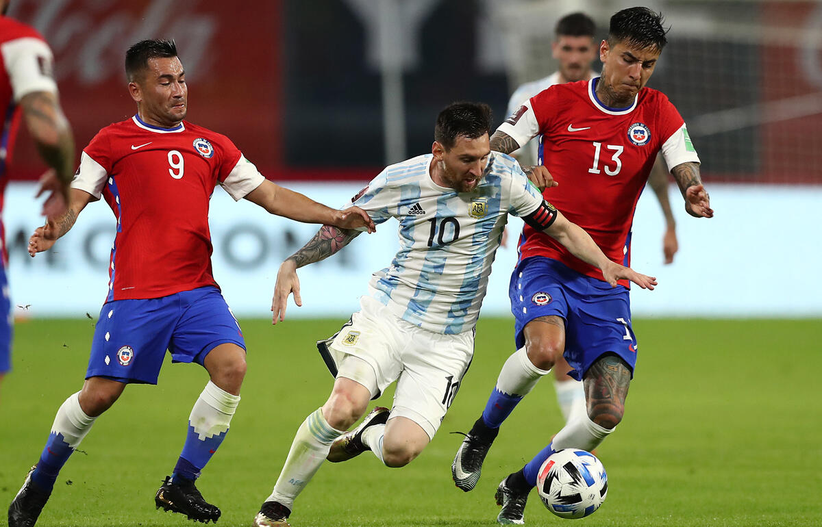 メッシがゴールもマラドーナ氏死後初のアルゼンチン代表の試合はチリとドロー カタールw杯南米予選 超ワールドサッカー