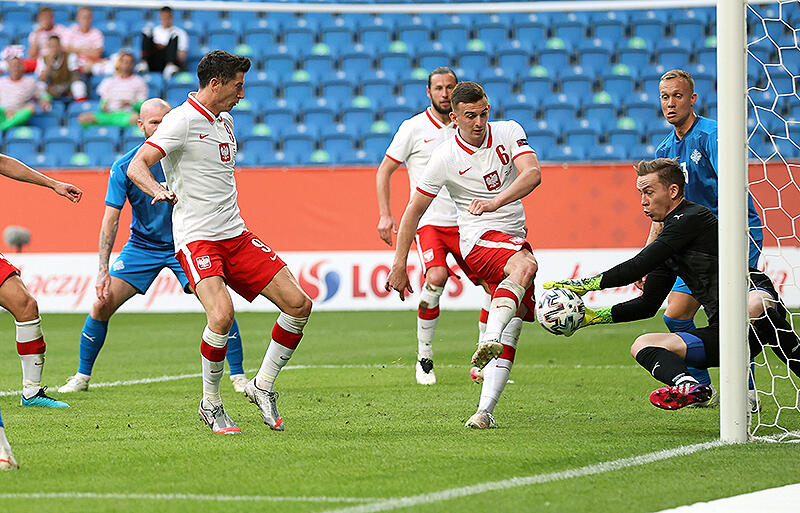ポーランドはアイスランド相手に辛くもドロー ユーロ初戦に弾み付けられず 国際親善試合 超ワールドサッカー