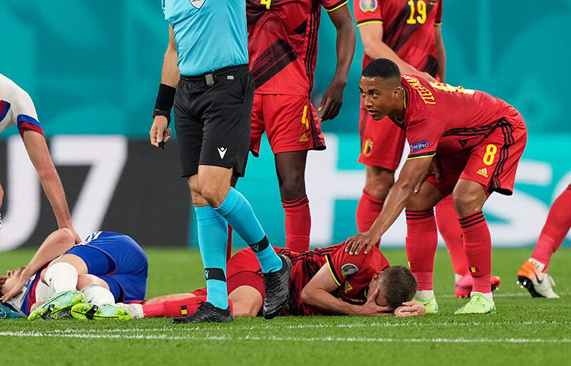 ベルギー代表wbカスターニュがユーロ終了 ロシア戦で眼窩の二重骨折 超ワールドサッカー