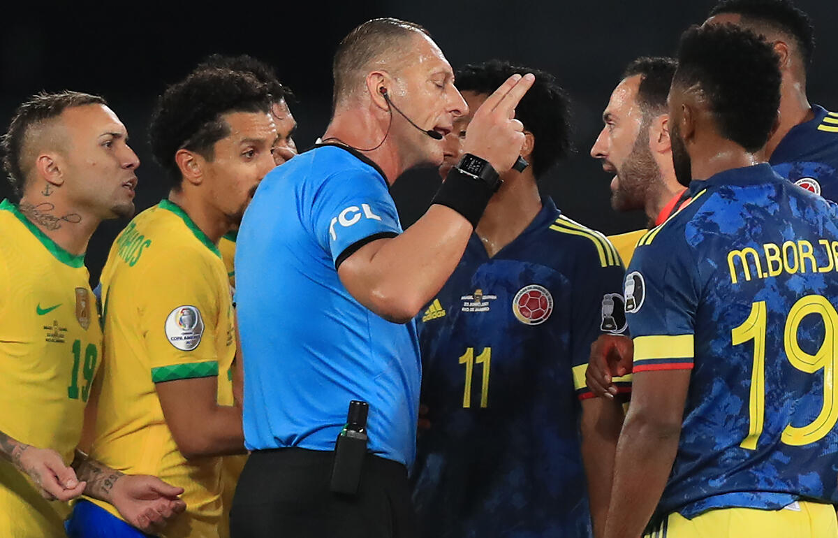 ブラジルの同点ゴールに納得のいかないコロンビアサッカー連盟会長 地球上で最高のエラー 超ワールドサッカー