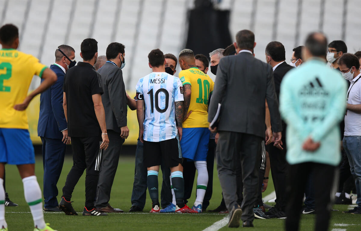 アルゼンチン代表4選手の拘束 試合開始直後の突然の中止にアルゼンチンサッカー協会が非難 すべての健康プロトコルを遵守していた 超ワールドサッカー