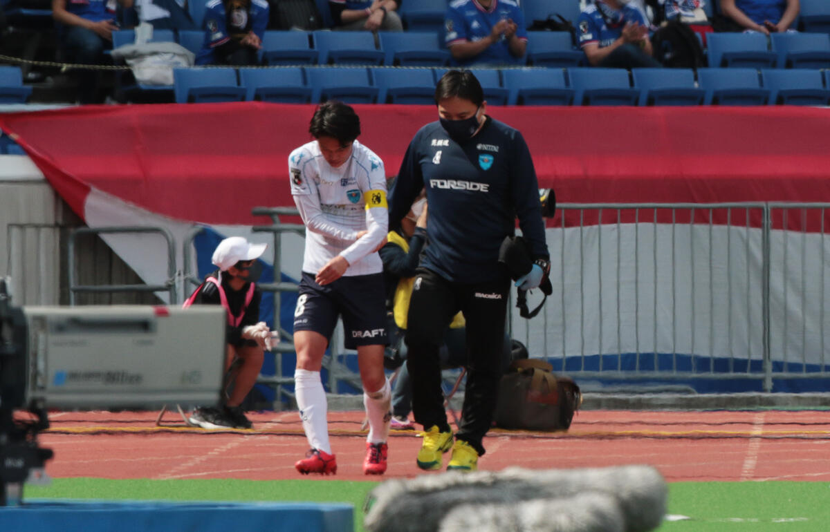 横浜fcのmf齋藤功佑が左肩手術 全治4 6カ月で今季終了 超ワールドサッカー