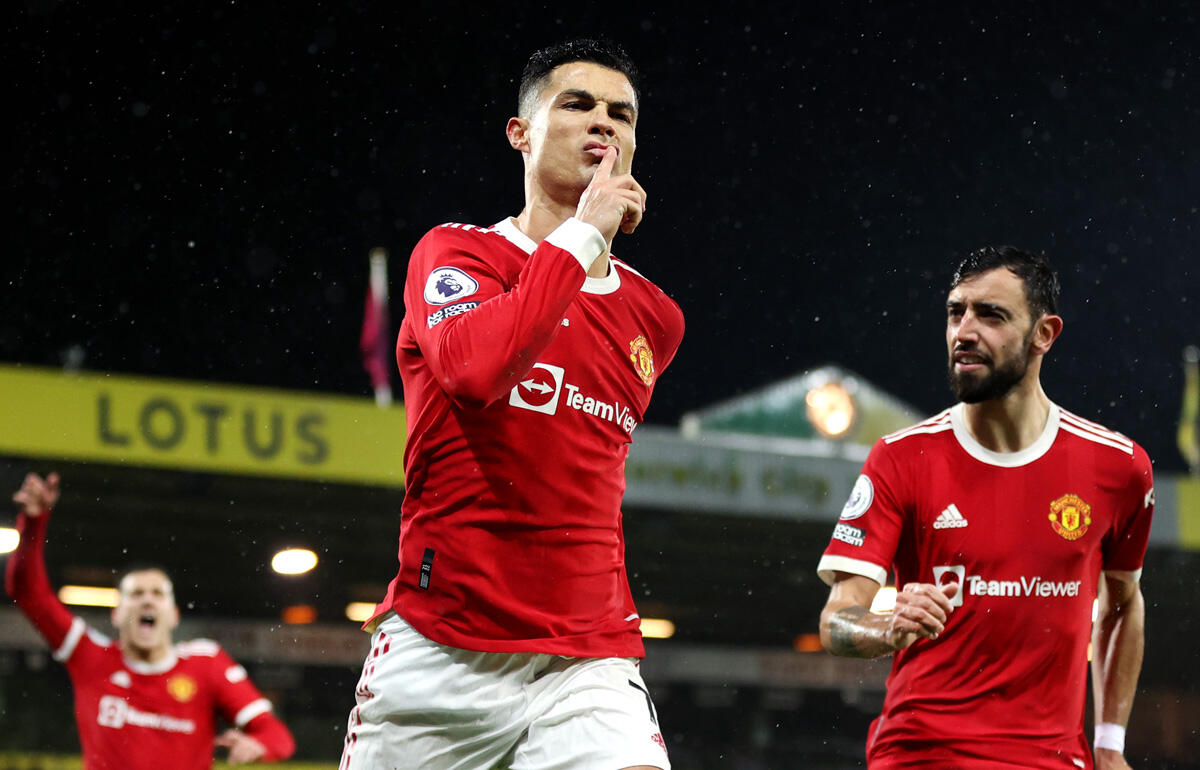 コロナ感染者発生で試合延期のユナイテッド C ロナウドはパートナーとのトレーニングで元気な姿 超ワールドサッカー