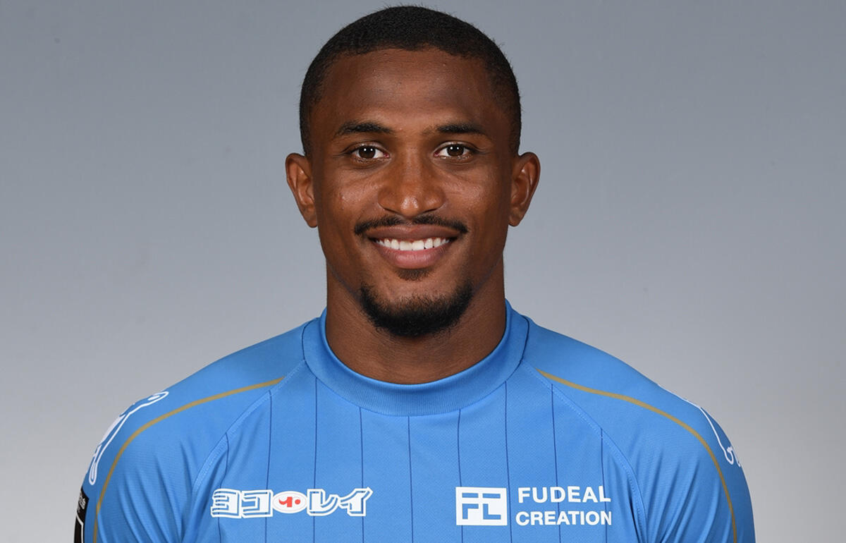 横浜fcサウロ ミネイロ 今季も あの トレードマークでキャンプイン 超ワールドサッカー
