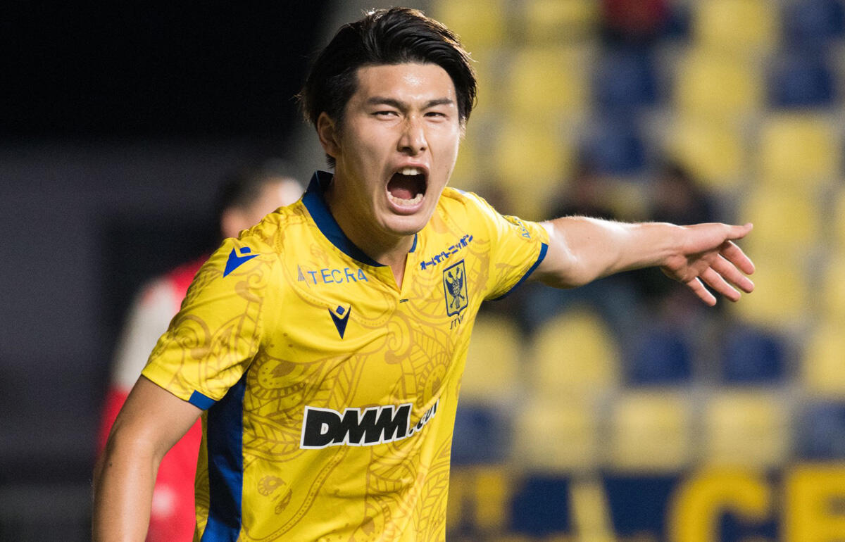 色々おかしい写真 香川真司の投稿に橋岡大樹が連続ツッコミ シュミット ダニエルのズボンは もうスカートなんよ 超ワールドサッカー