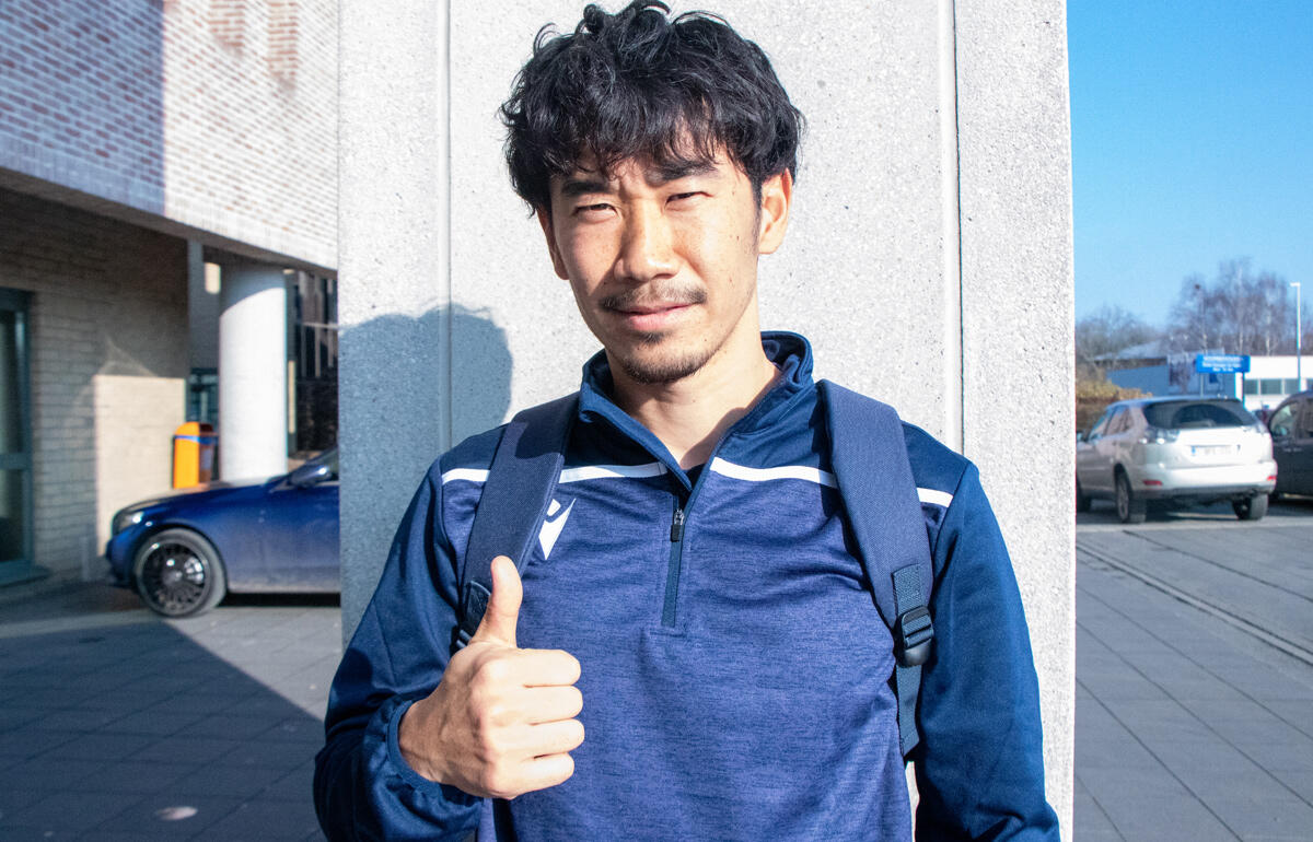 黄金トリオ見たい やっぱりピンク 謎の練習生と化した香川真司がc大阪の練習技姿を披露 Obも 似合うなぁ と感心 超ワールドサッカー