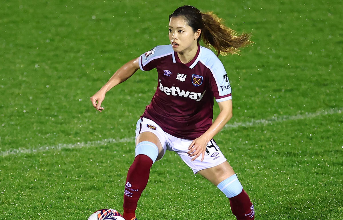 高感度ショップで2023年売れたブランド ○長谷川唯 サッカー選手ウェストハム 直筆サイン写真/フォト 芸術写真