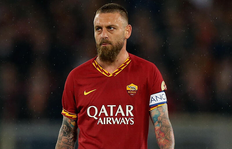 ダニエレ・デ・ロッシ　引退記念シャツ　ASローマ 誕生日のダニエレ・デ・ロッシ、祝福するローマに求めたプレゼントは