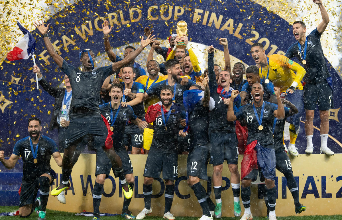 正規店仕入れの グリーズマン フランス代表ユニ ロシアW杯モデル