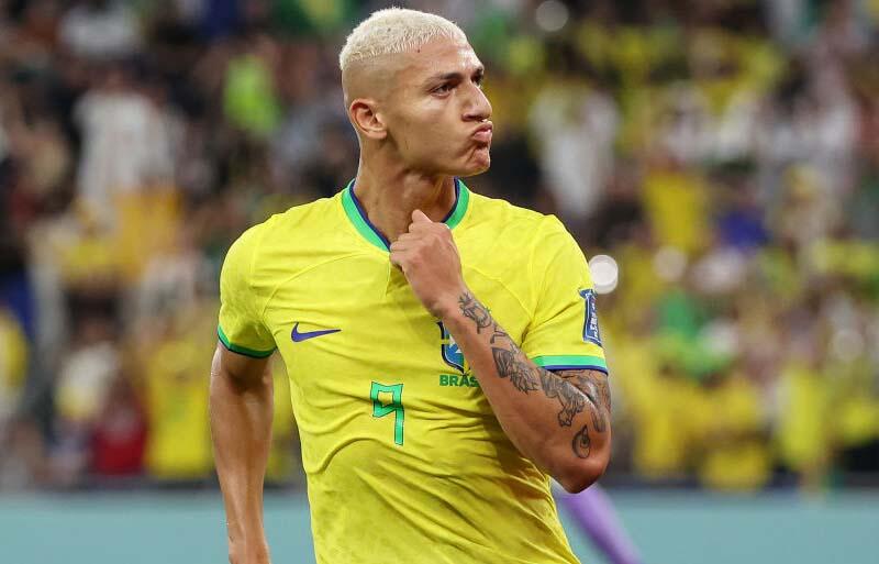 ブラジル代表リシャルリソンが 自分の顔 をタトゥーにしてファン驚き ネイマールと怪物ロナウドの顔も両脇にデザイン 超ワールドサッカー