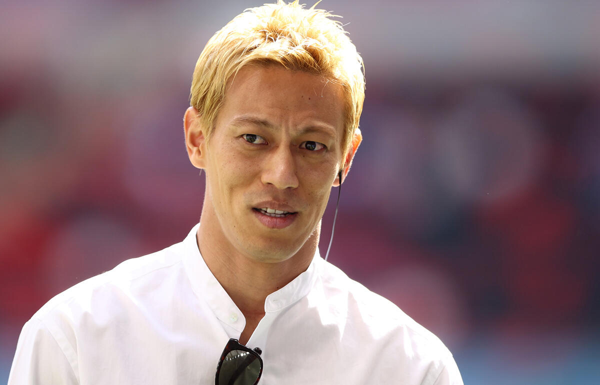 このコンビ好き 超いい写真 本田圭佑 W杯放送席から新サングラス姿で寺川アナとのツーショット公開 超ワールドサッカー