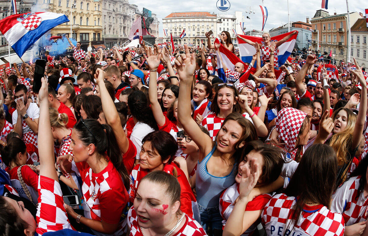 クロアチアが準優勝した4年前の祝賀会パレードの様子