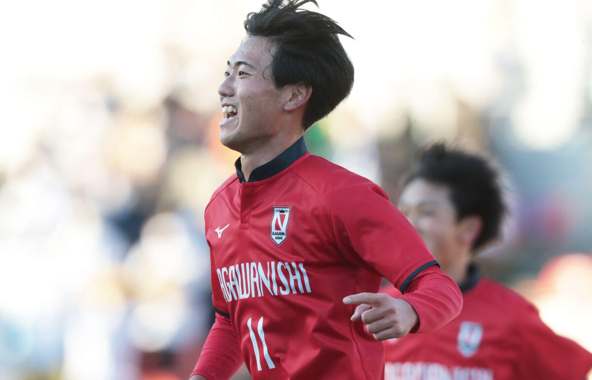 3点目を決めた四学香川西の伊藤俊介(背番号11)