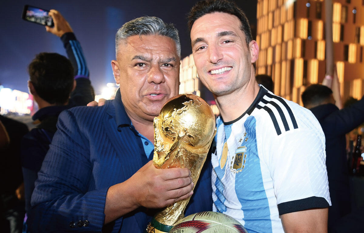 タピア会長(左)とスカローニ監督(右)