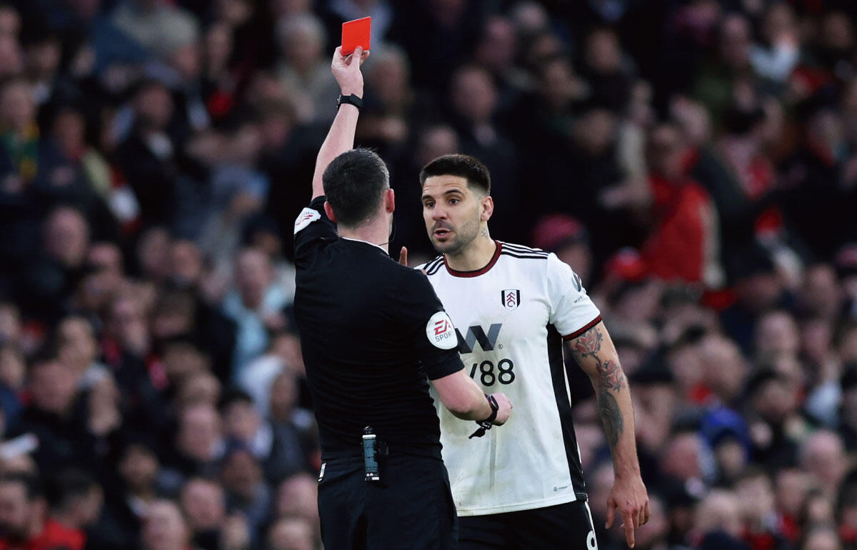 不要なレッドカードだった