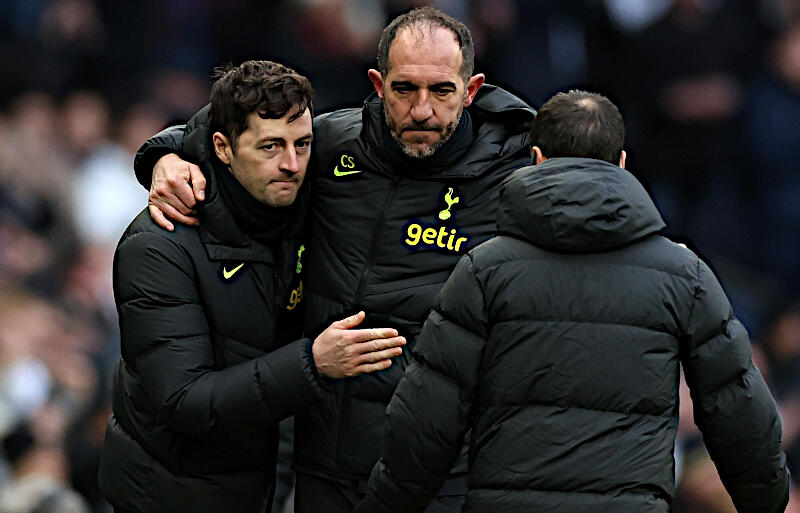 メイソン氏(左)とステッリーニ暫定監督(右)