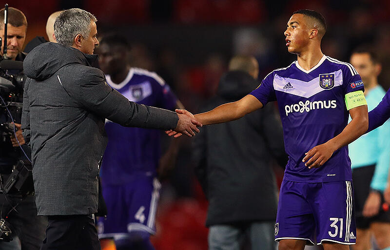 モウリーニョ(当時ユナイテッド指揮官)とティーレマンス(当時アンデルレヒト在籍)