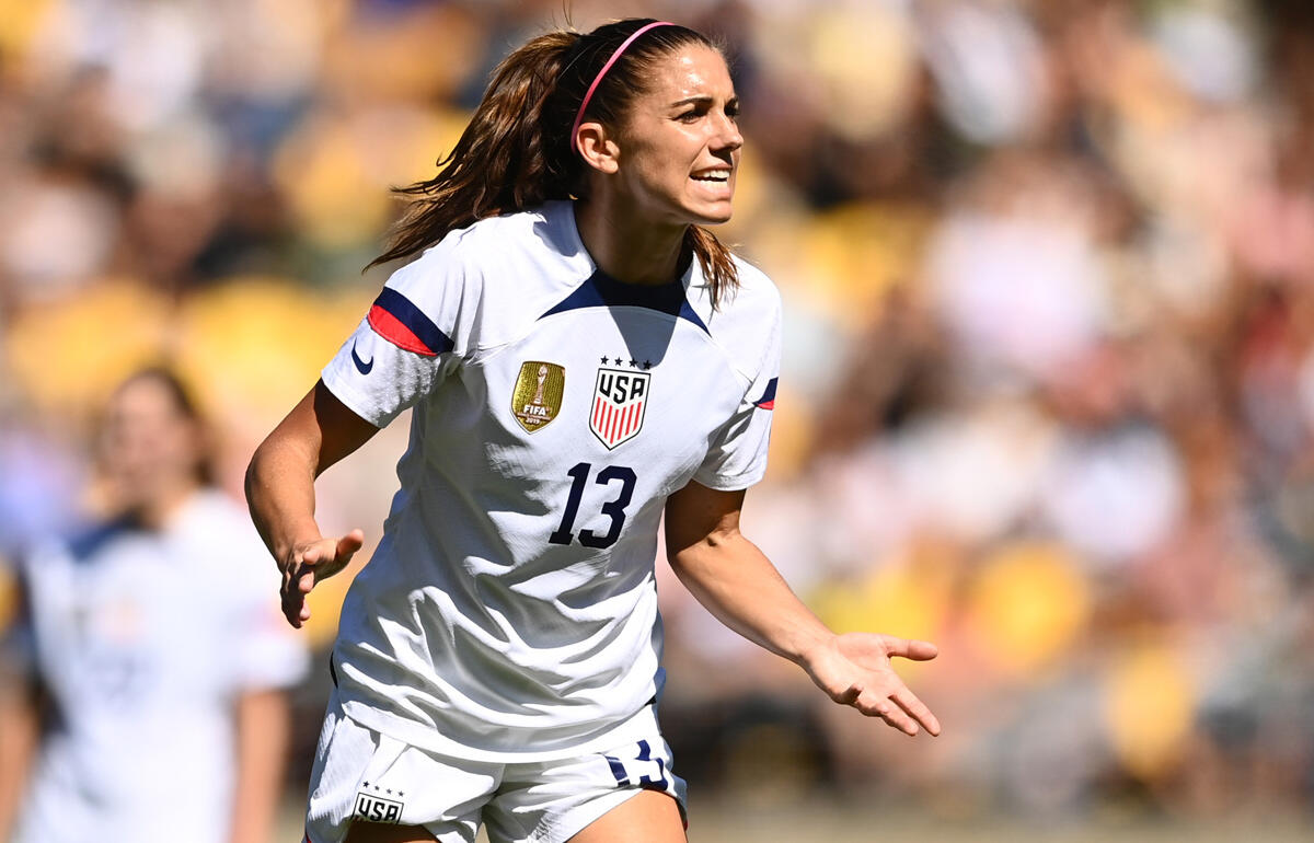アメリカ女子サッカー代表　アレックス・モーガン 　直筆サイン入りフォト 米女子代表の美女プレーヤー、アレックス・モーガンが婚約