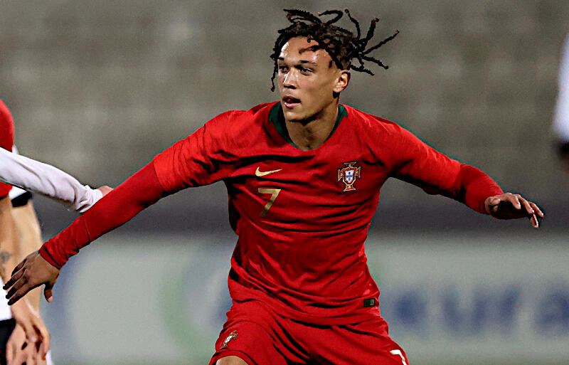 写真は新加入のジエゴ・モレイラ