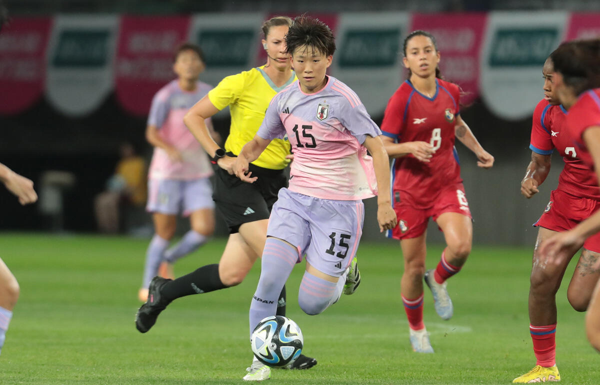 W杯日本最年少ゴールのなでしこMF藤野あおば、スクール生時代の写真に