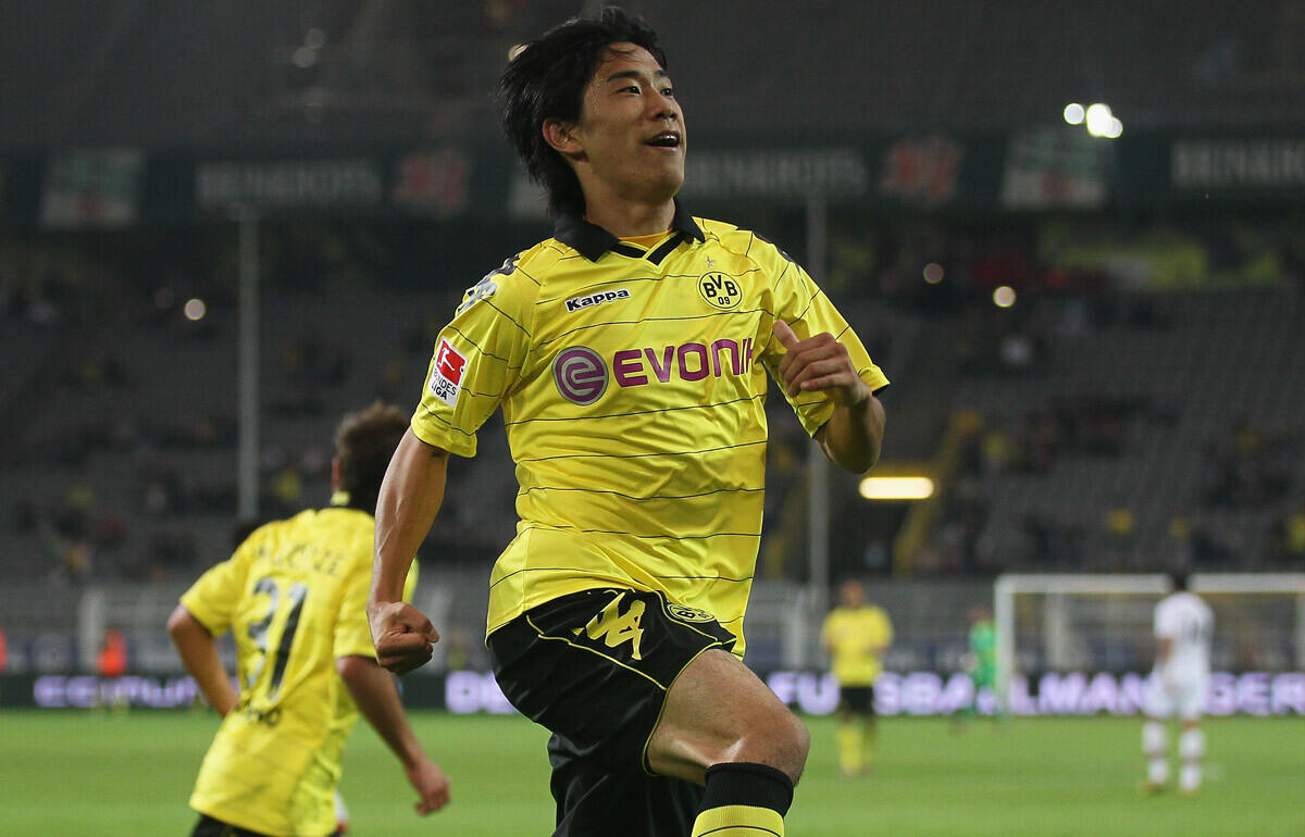 13年も前なのか」ブンデスリーガ公式が香川真司のデビュー戦を