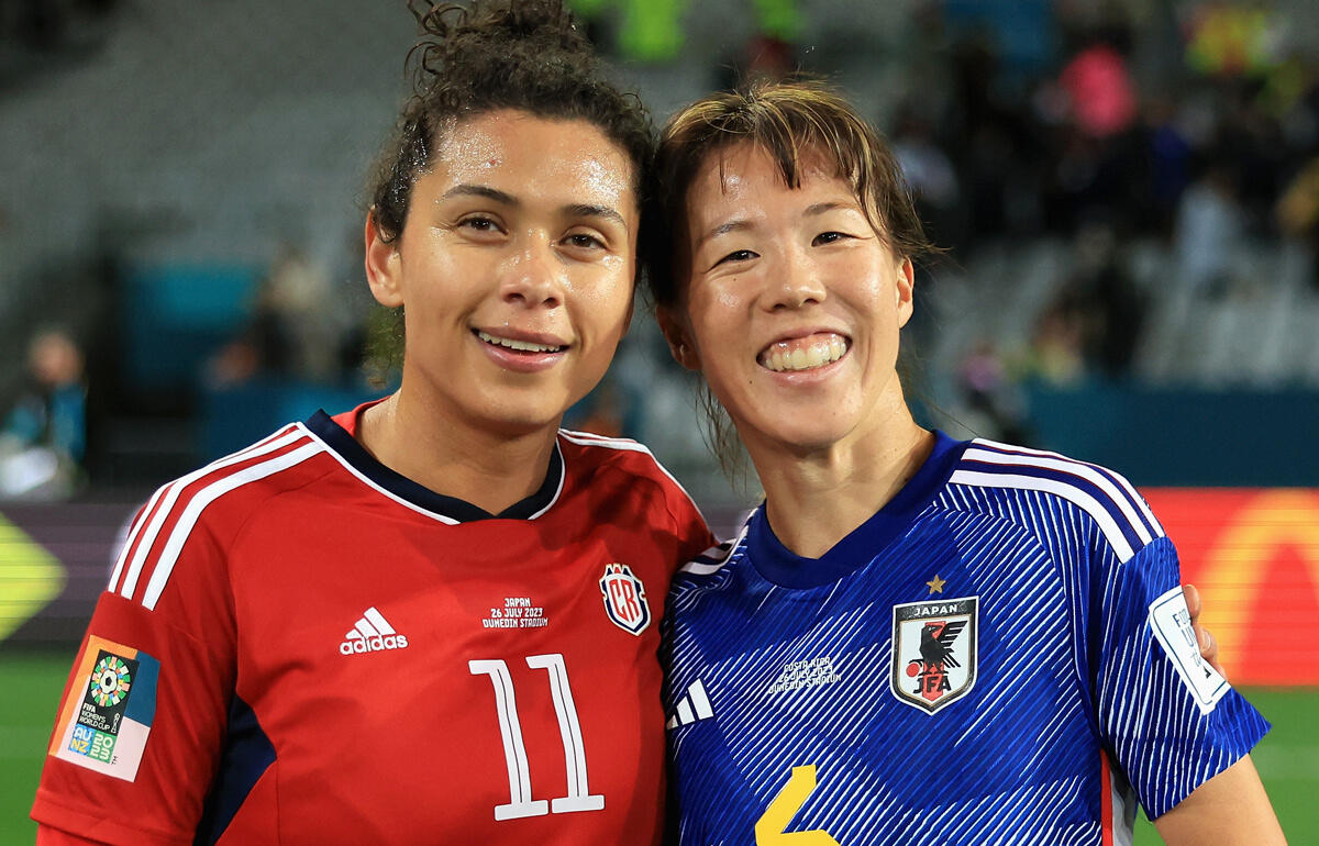 杉田のゴールをアシストしたのは、女子W杯で対戦したコスタリカ女子代表ロドリゲス(左)