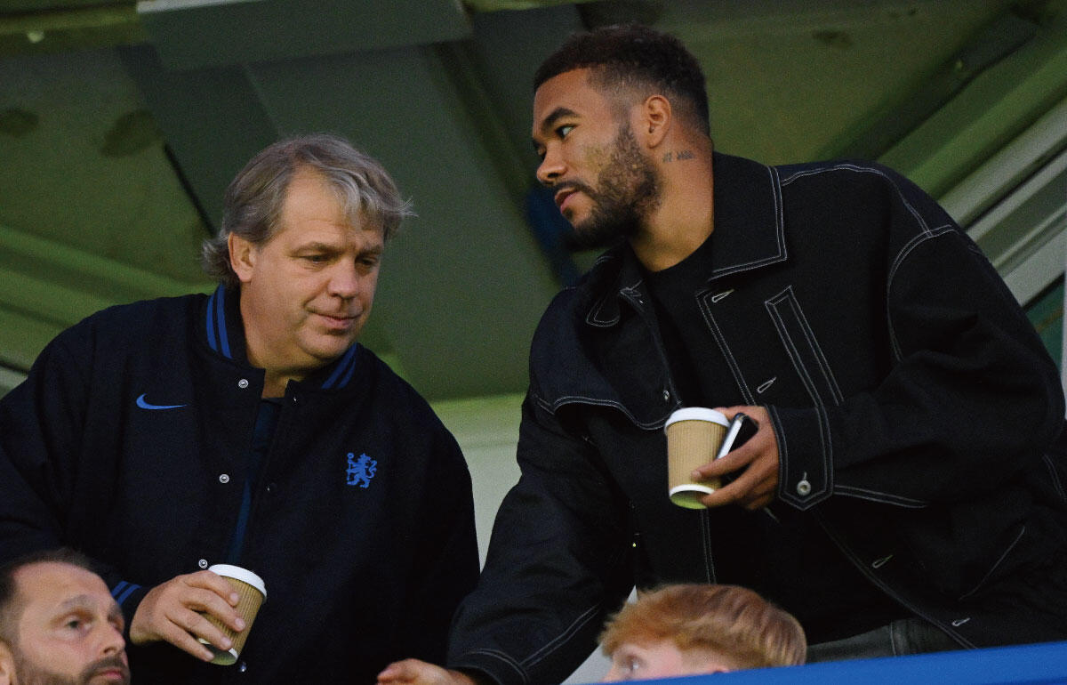 離脱中のR・ジェームズ。先月のルートン戦はオーナーと一緒に観戦