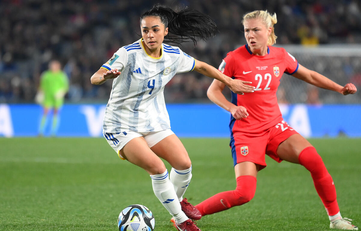 元EL埼玉、2023女子W杯にも出場したフィリピン女子代表ジャクリン・サウィッキ(左)