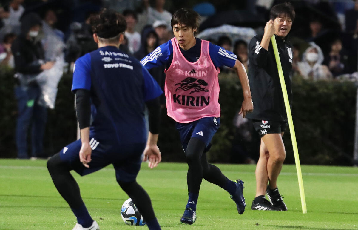 金髪からイメチェン！右サイドを切り裂く伊東純也