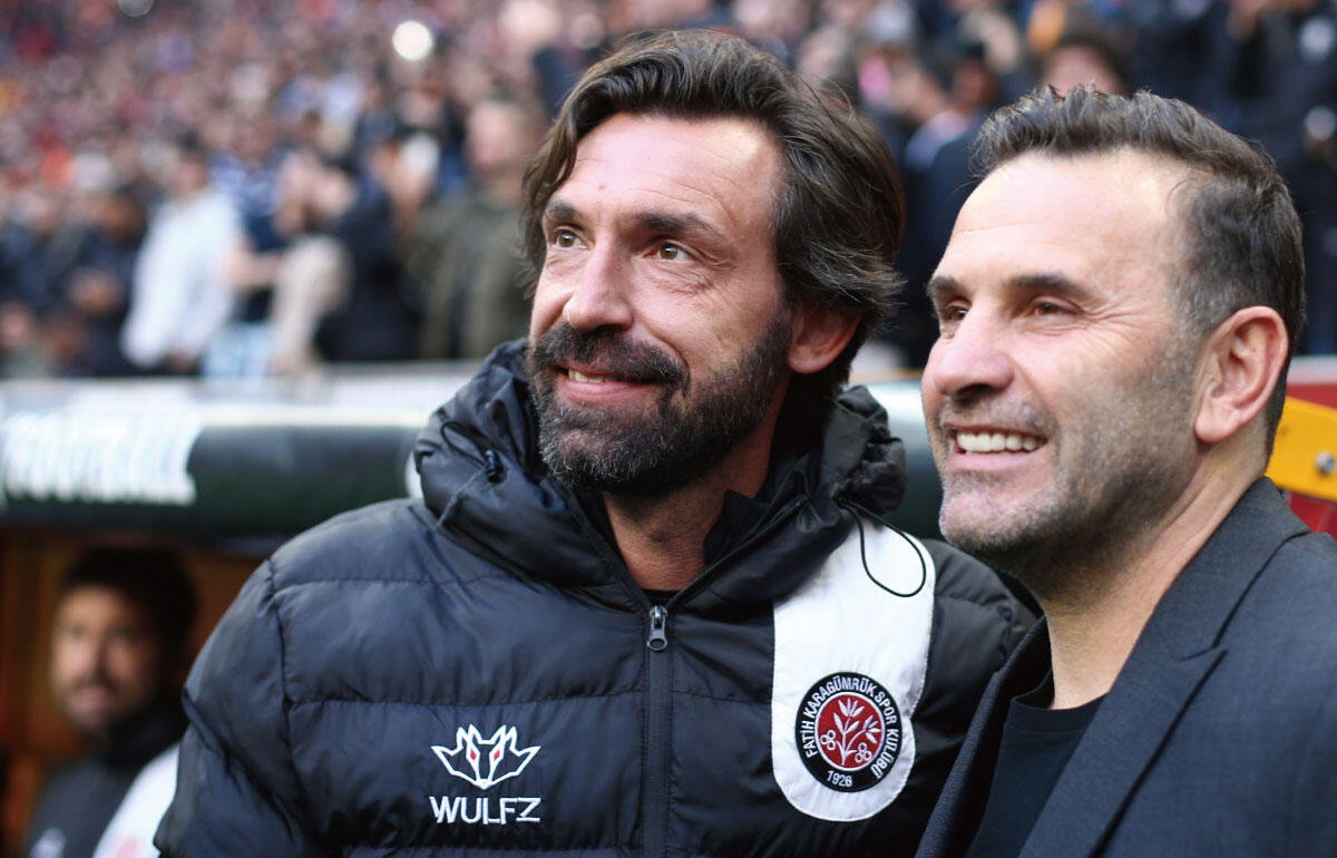 ピルロ監督自身も選手に隠れず堂々と喫煙