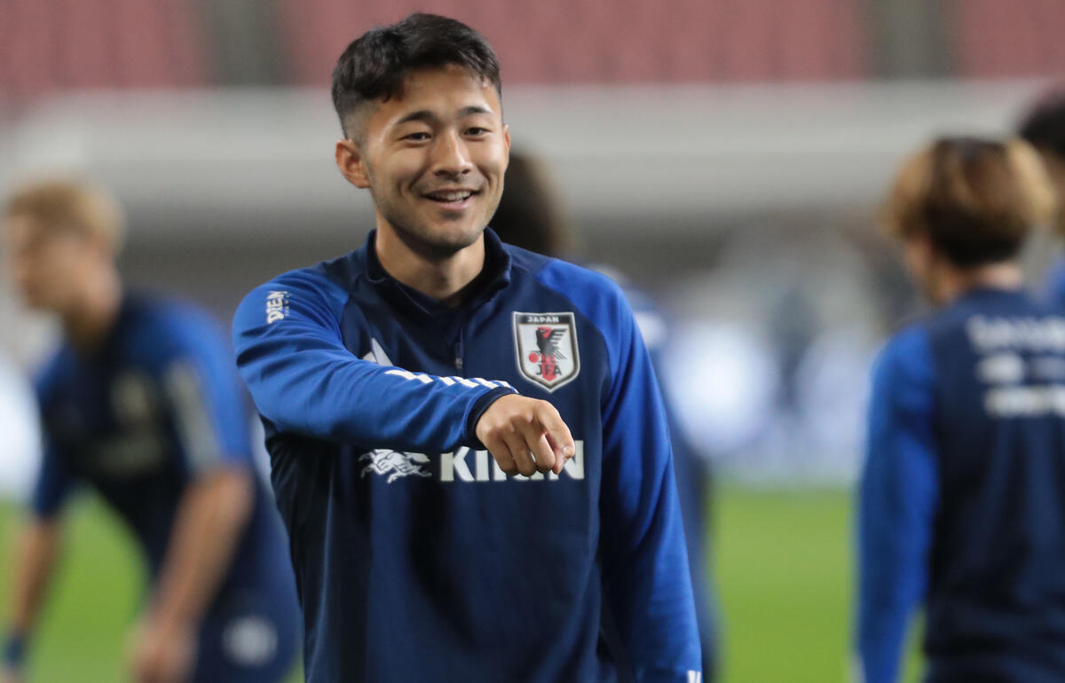 右サイドバックの争いでリードする菅原由勢(AZ)